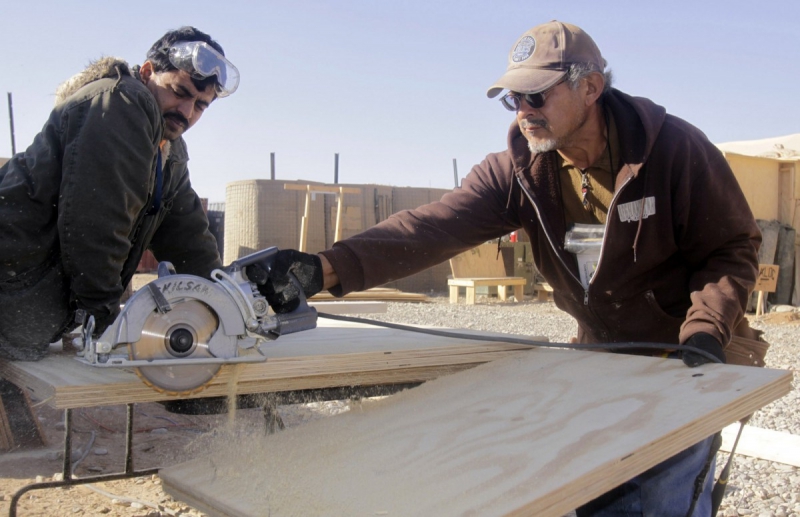 menuisier-BONSON-min_men_working_construction_sawing_wood_building_marines_workers_equipment-1064481